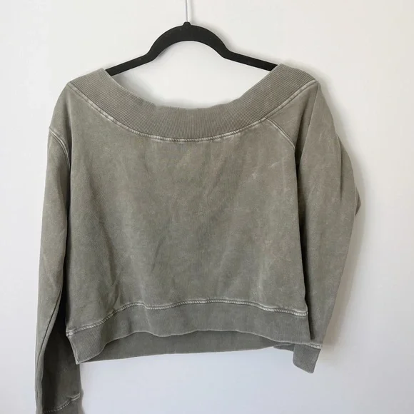 Mono B Gray Off Shoulder Faded Athleisure Sweatshirt Size Medium - Picture 3 of 10